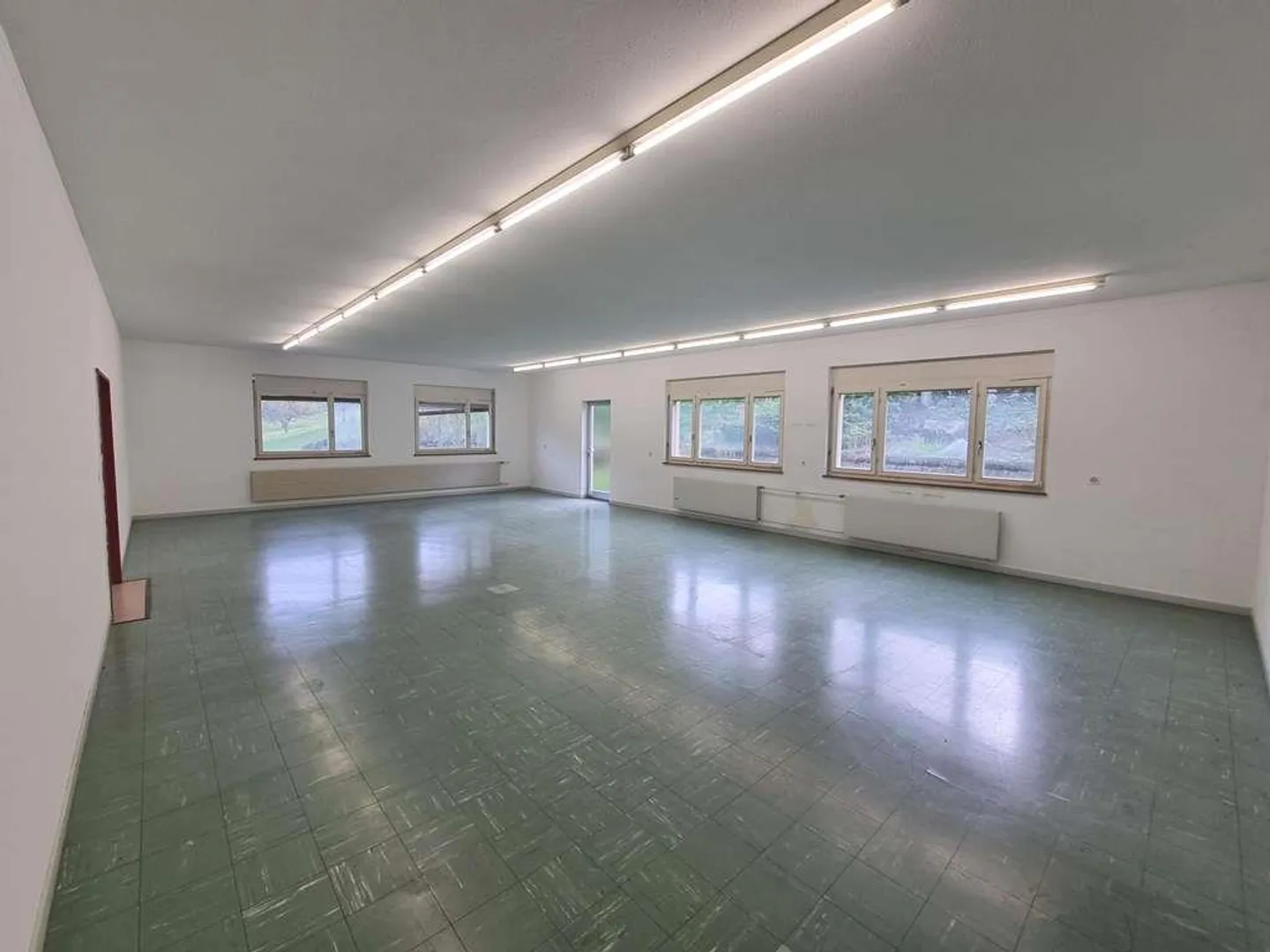 Gewerbe- oder Lagerräume an ländlicher Lage - Foto 1 von 7