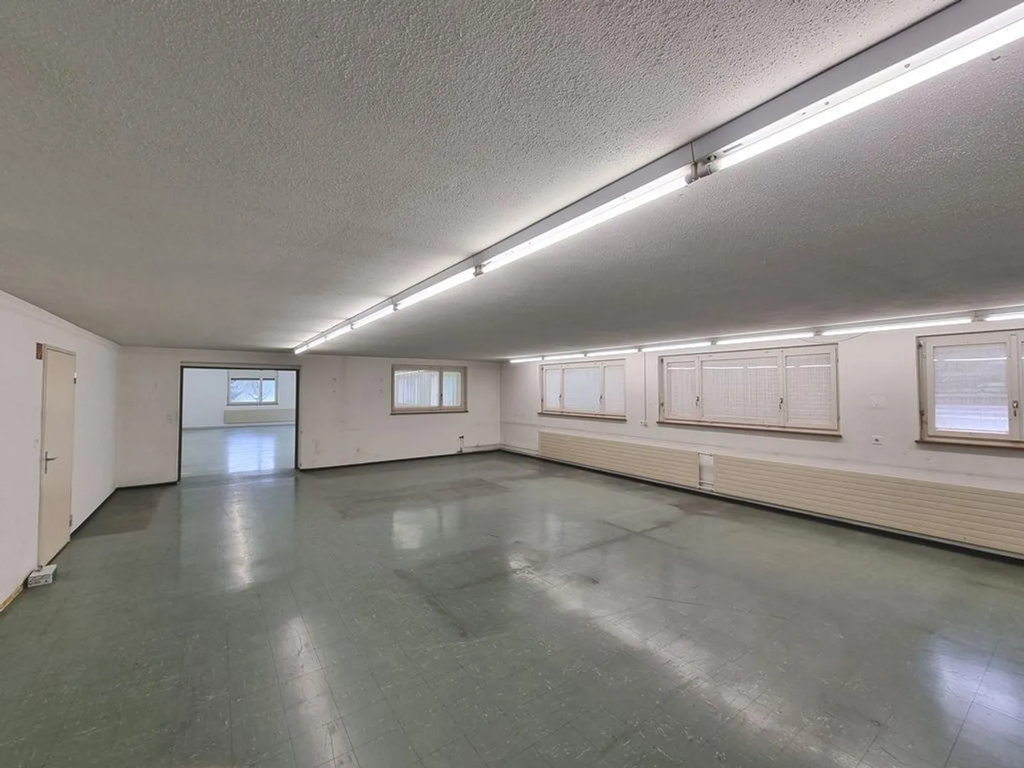 Gewerbe- oder Lagerräume an ländlicher Lage - Foto 2 von 7