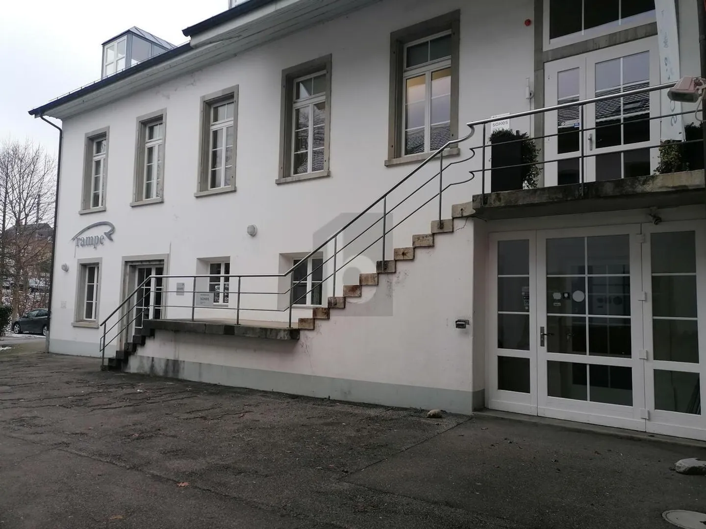 SPACIOUS IN A CENTRAL LOCATION - Photo 4 of 6