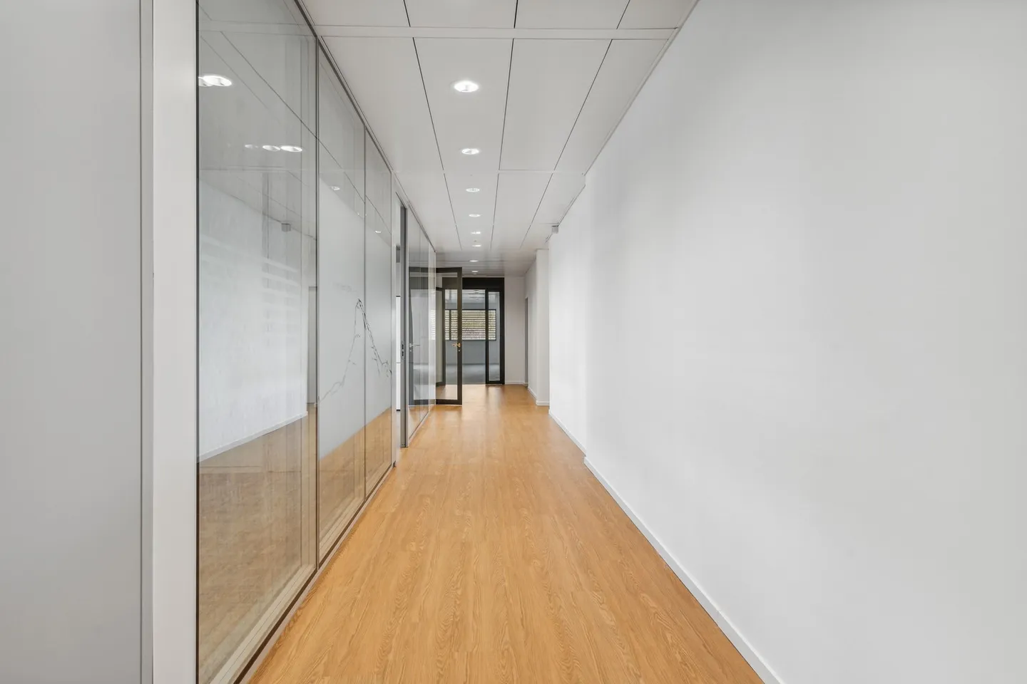 Bureaux à louer de 64 à 385 m² au cœur de Terre Bonne - Photo 3 sur 9
