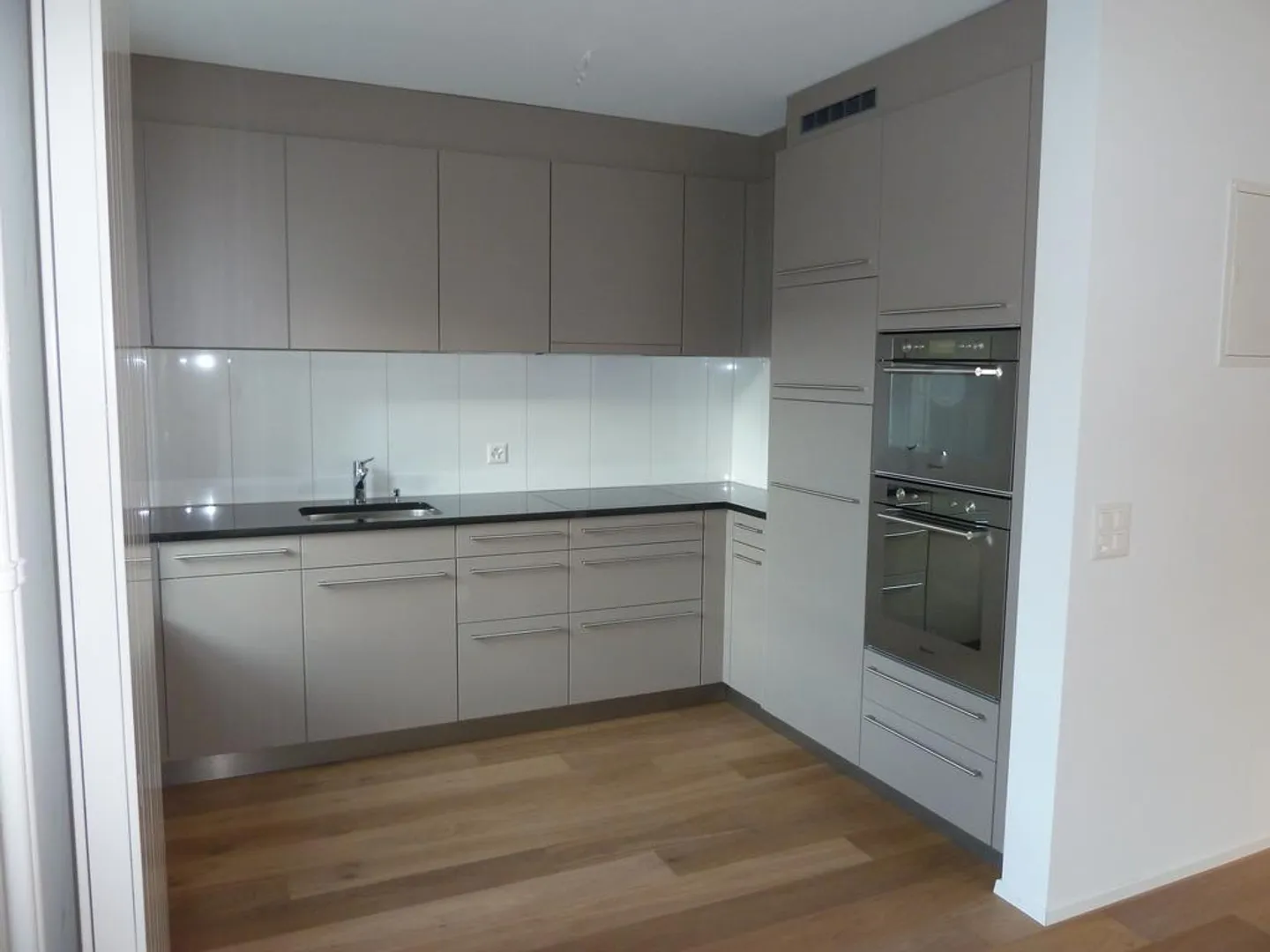 Wunderschöne 3.0-Zimmerwohnung nähe Albisriederplatz - Foto 2 von 9