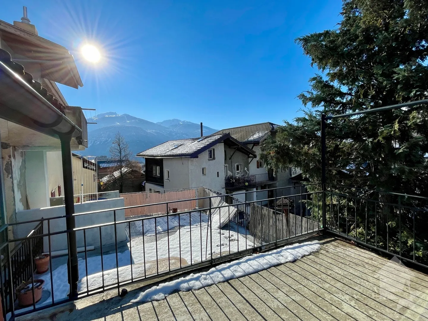 Duplex apartment 3.5 rooms in a fully renovated village house - Photo 13 of 17