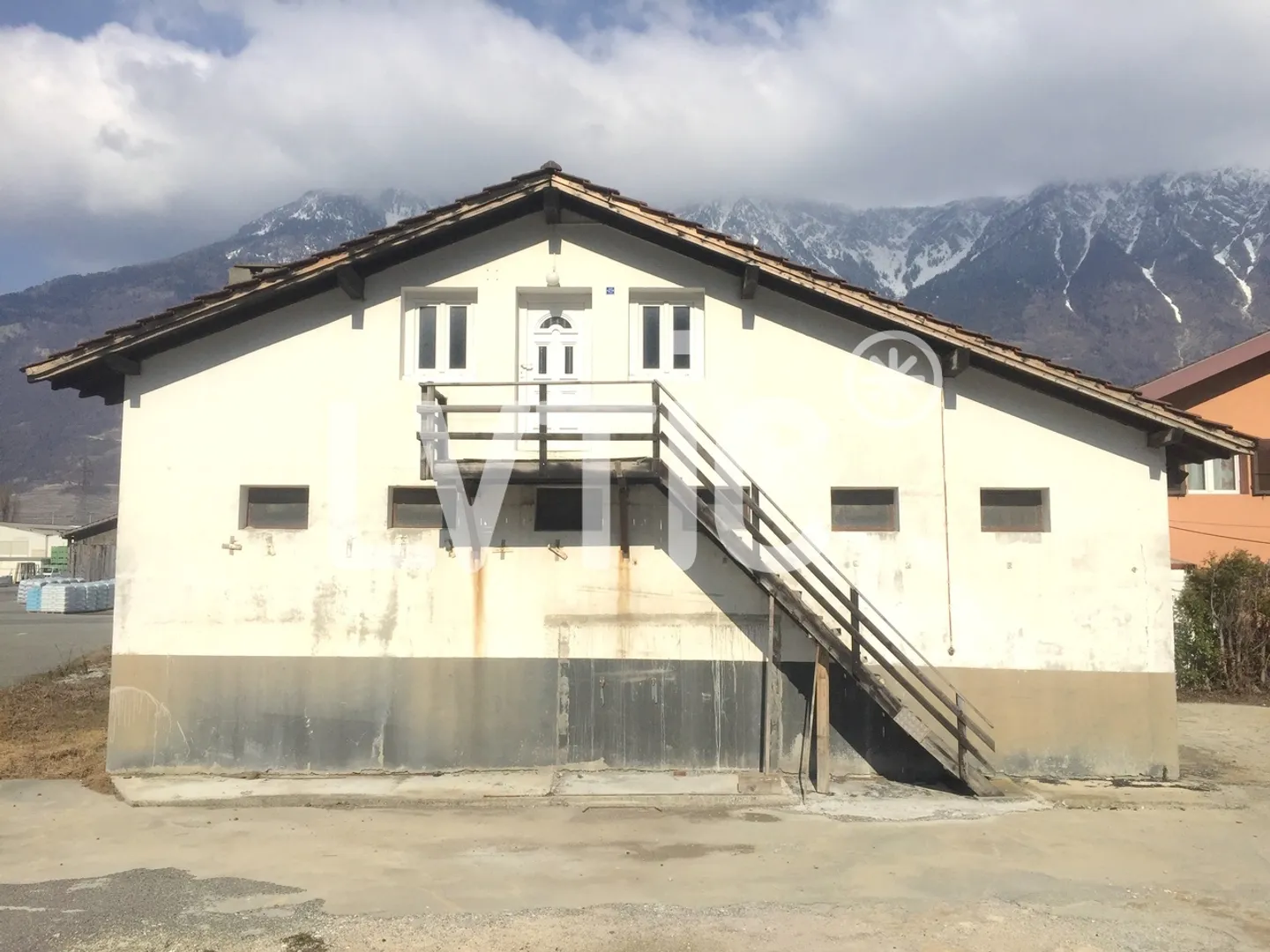 Artisanal building on a 1805 m2 plot for sale in Martigny - Photo 4 of 12