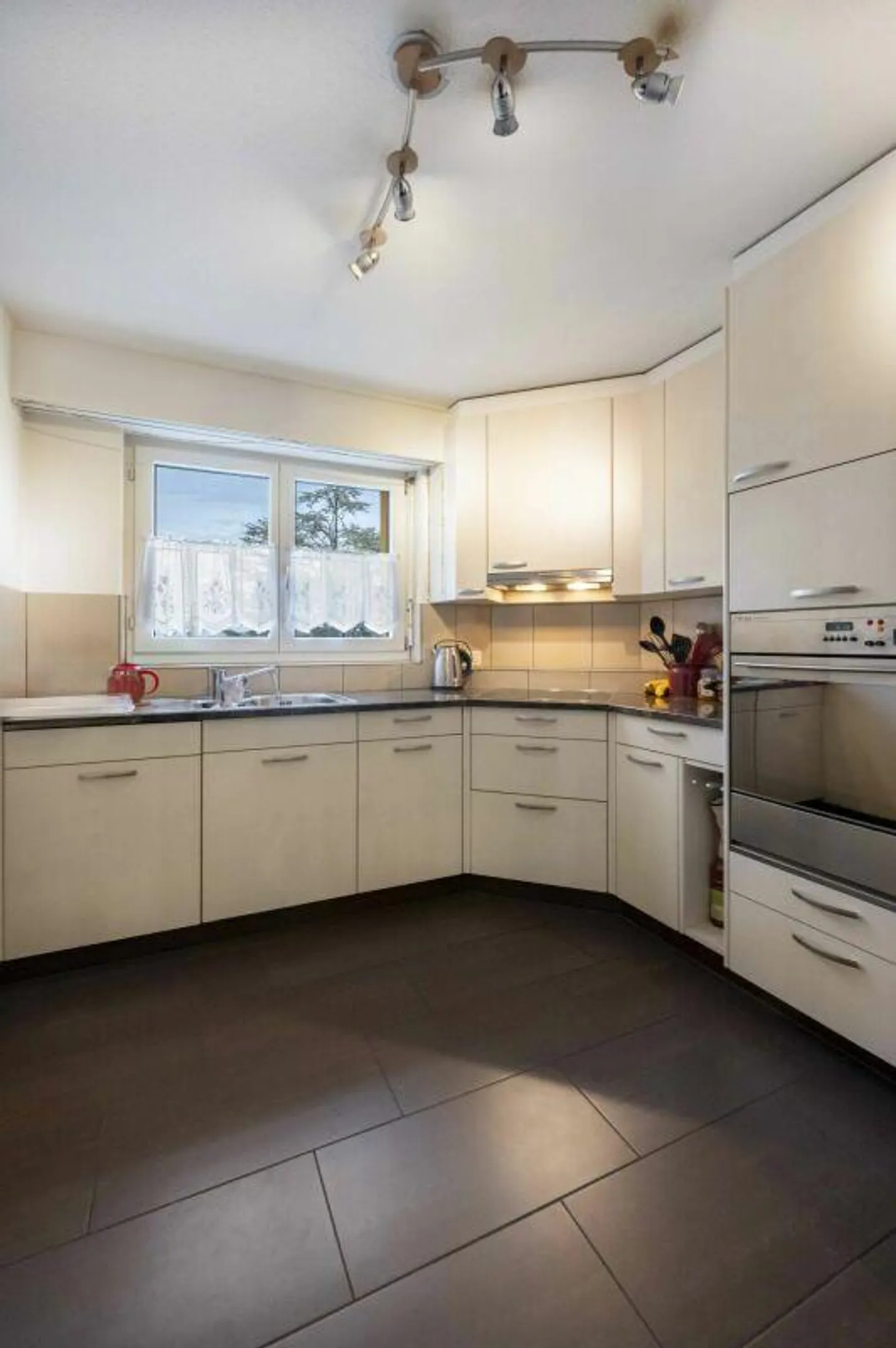 Appartement de 3,5 pièces réfléchi avec beaucoup de potentiel - Photo 5 sur 11