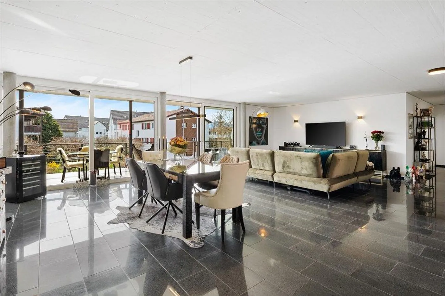 Grosszügiges Wohnen mit Loft-Charakter und Traumterrasse - Foto 1 von 13