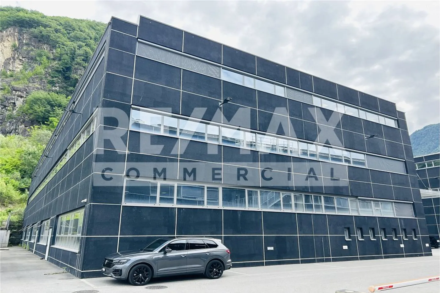 Large commercial spaces in the CAST-CASTIONE Center - Photo 1 of 13