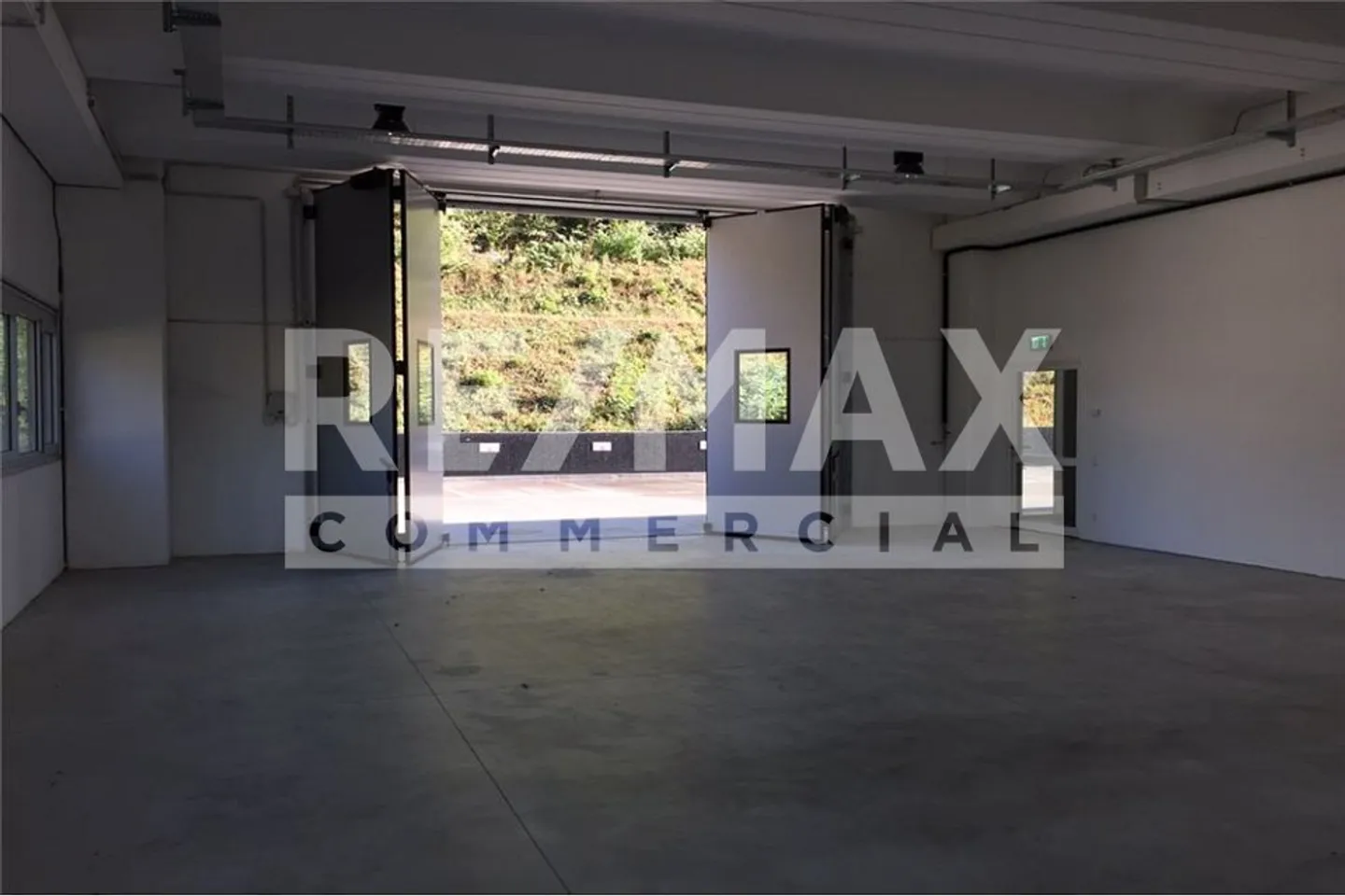 Large commercial spaces in the CAST-CASTIONE Center - Photo 6 of 13