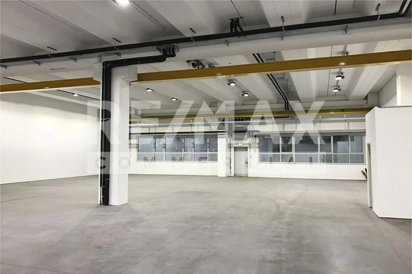 Large commercial spaces in the CAST-CASTIONE Center - Photo 7 of 13