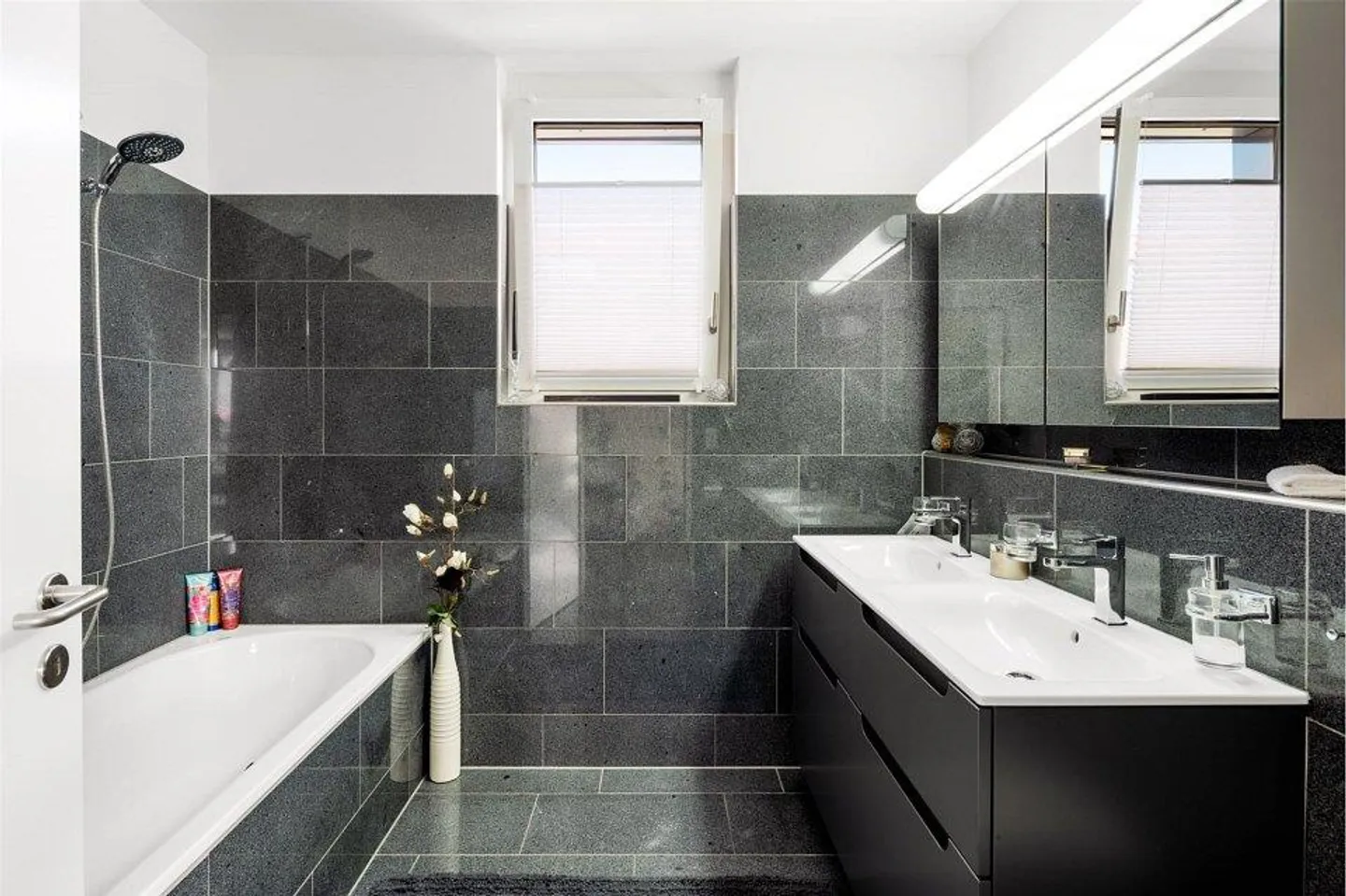 Grosszügiges Wohnen mit Loft-Charakter und Traumterrasse - Foto 5 von 13