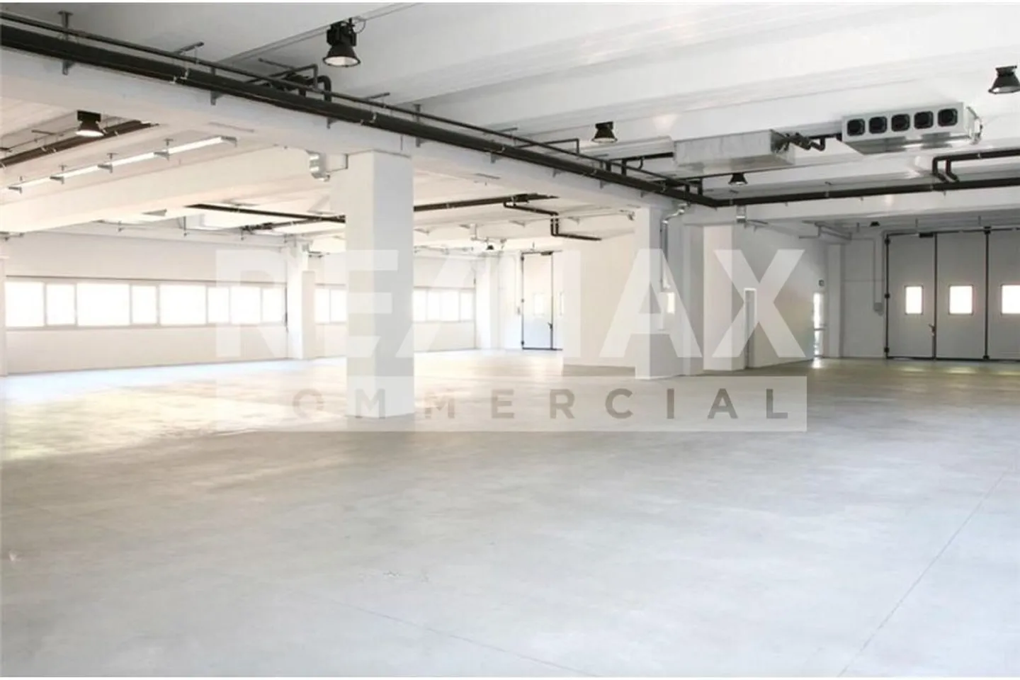 Large commercial spaces in the CAST-CASTIONE Center - Photo 9 of 13