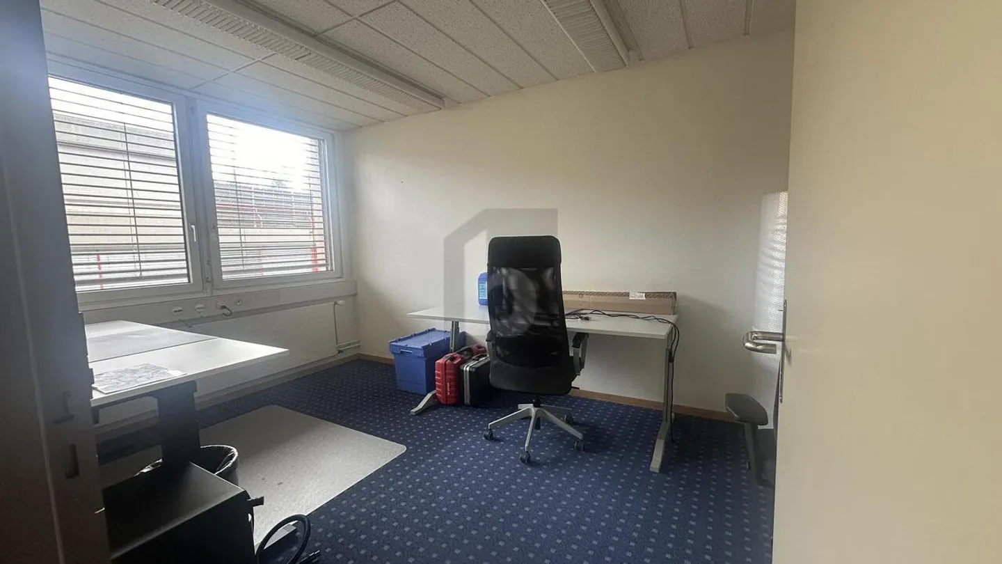 Espace de Bureau Lumineux - Photo 3 sur 5