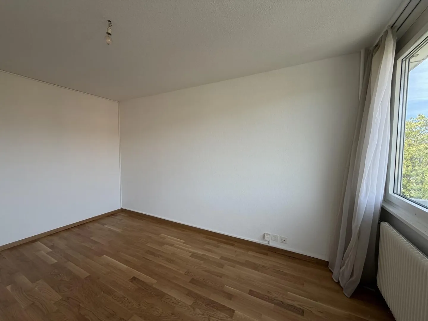 Geräumige Wohnung mit Balkon - Foto 2 von 4