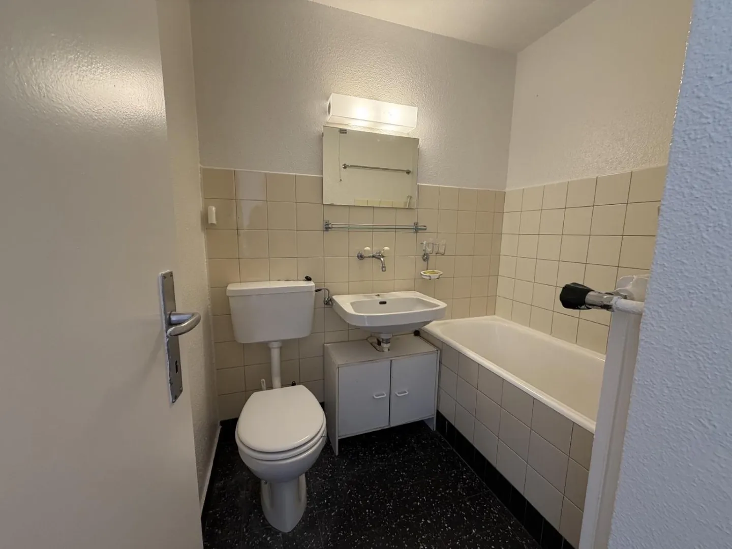 Geräumige Wohnung mit Balkon - Foto 4 von 4