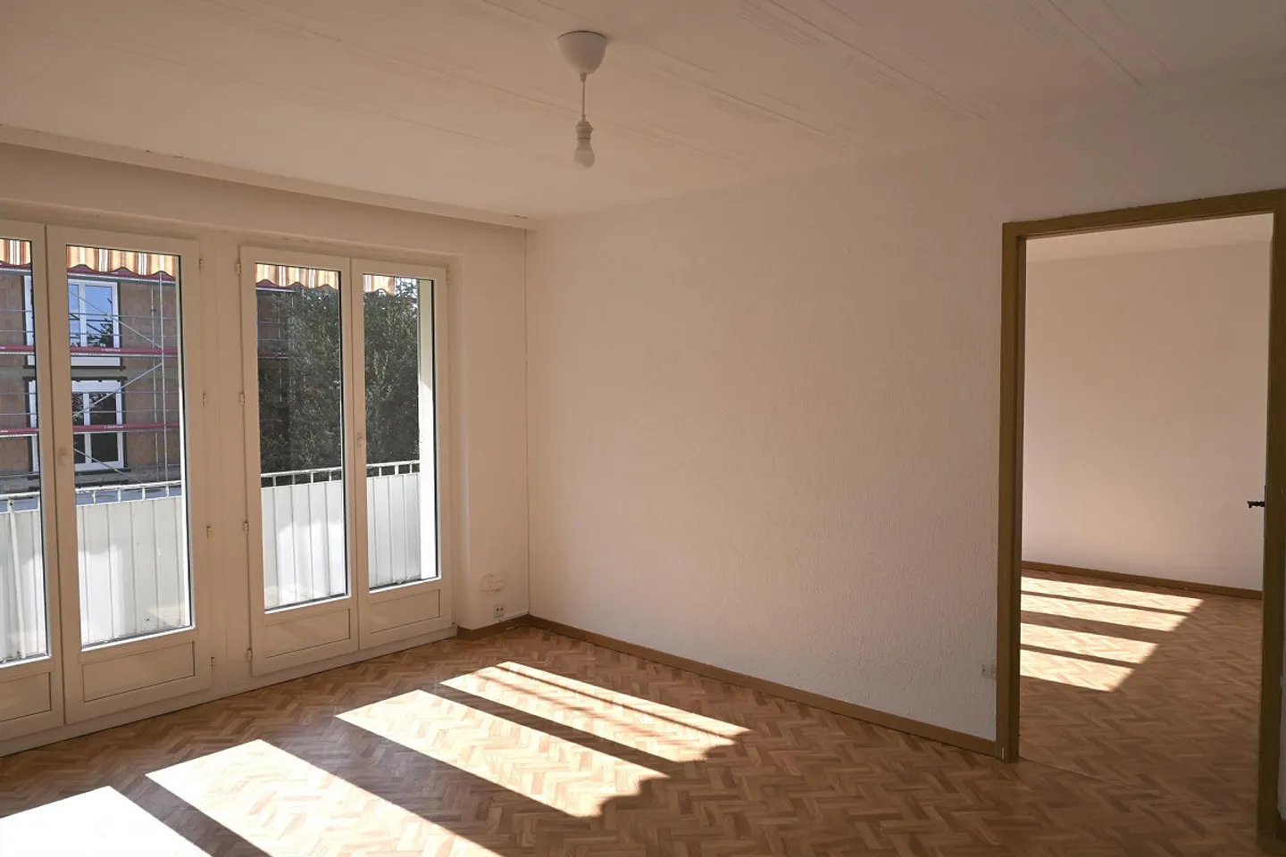 Appartement lumineux de 3,5 pièces avec balcon limité jusqu'au 30 septembre 2027 - Photo 5 sur 8