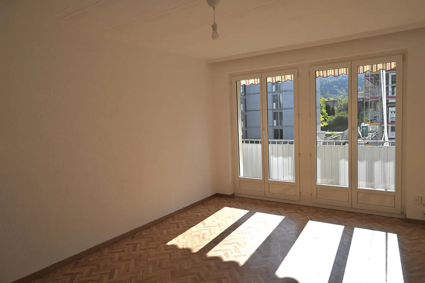 Appartement lumineux de 3,5 pièces avec balcon limité jusqu'au 30 septembre 2027 - Photo 6 sur 8
