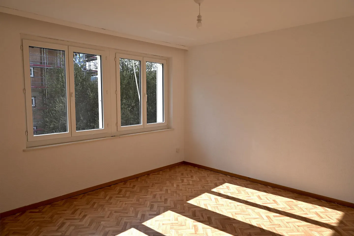 Appartement lumineux de 3,5 pièces avec balcon limité jusqu'au 30 septembre 2027 - Photo 7 sur 8