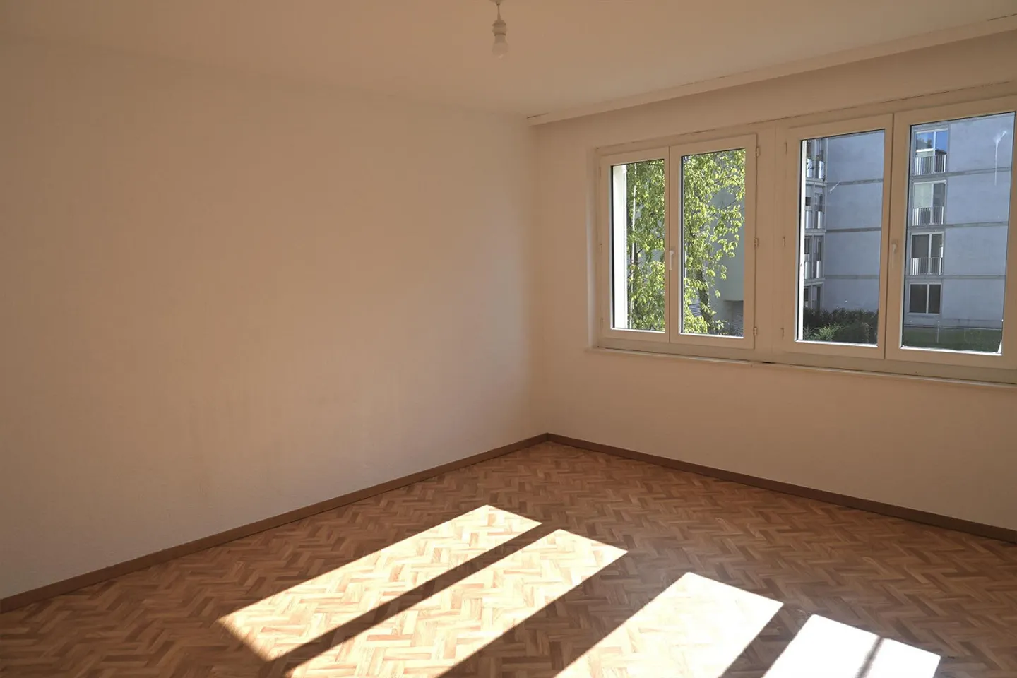 Appartement lumineux de 3,5 pièces avec balcon limité jusqu'au 30 septembre 2027 - Photo 8 sur 8