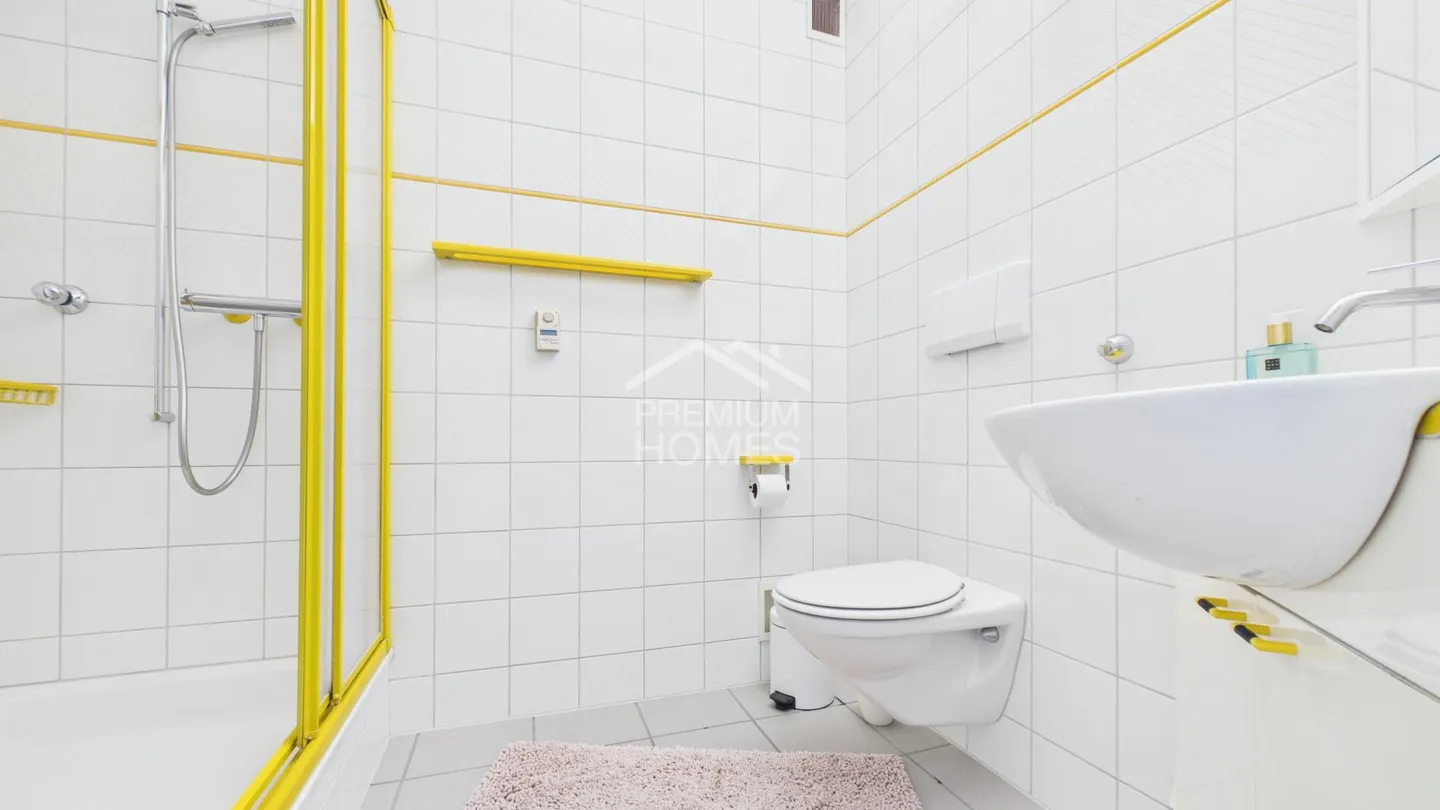 Stylish Duplex Residence with Private Garden - Photo 11 of 11