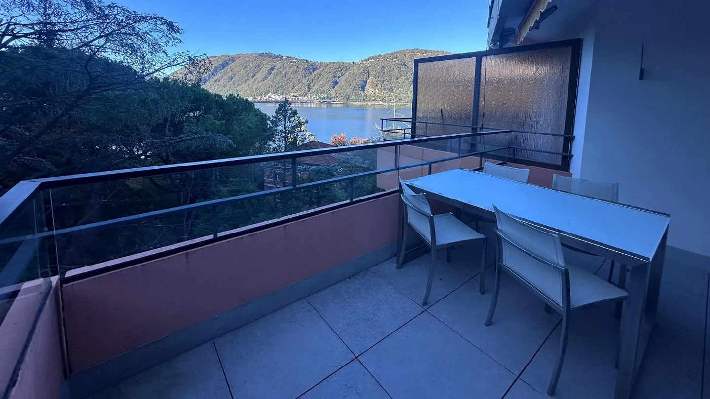 Modernes Dachgeschoß mit Seeblick - Foto 3 von 9