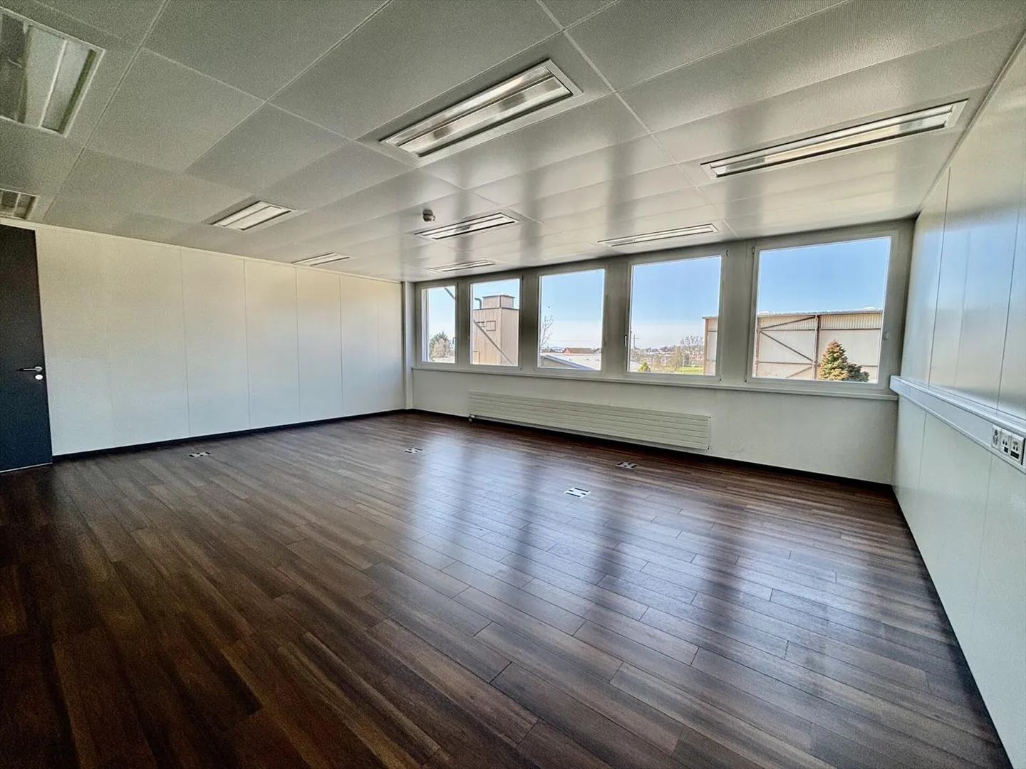 Magnifico spazio ufficio di 1500 m2 in un ambiente molto bello, molto ben accessibile: CFF + autostrada - Foto 6 di 10