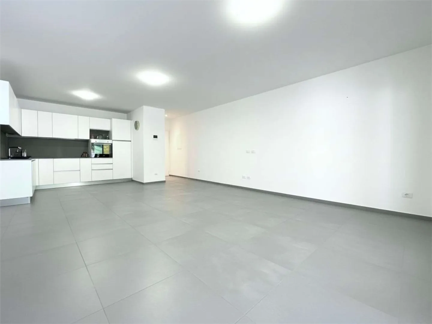 Modern 4.5-Room Apartment in Rivera - Photo 3 of 8