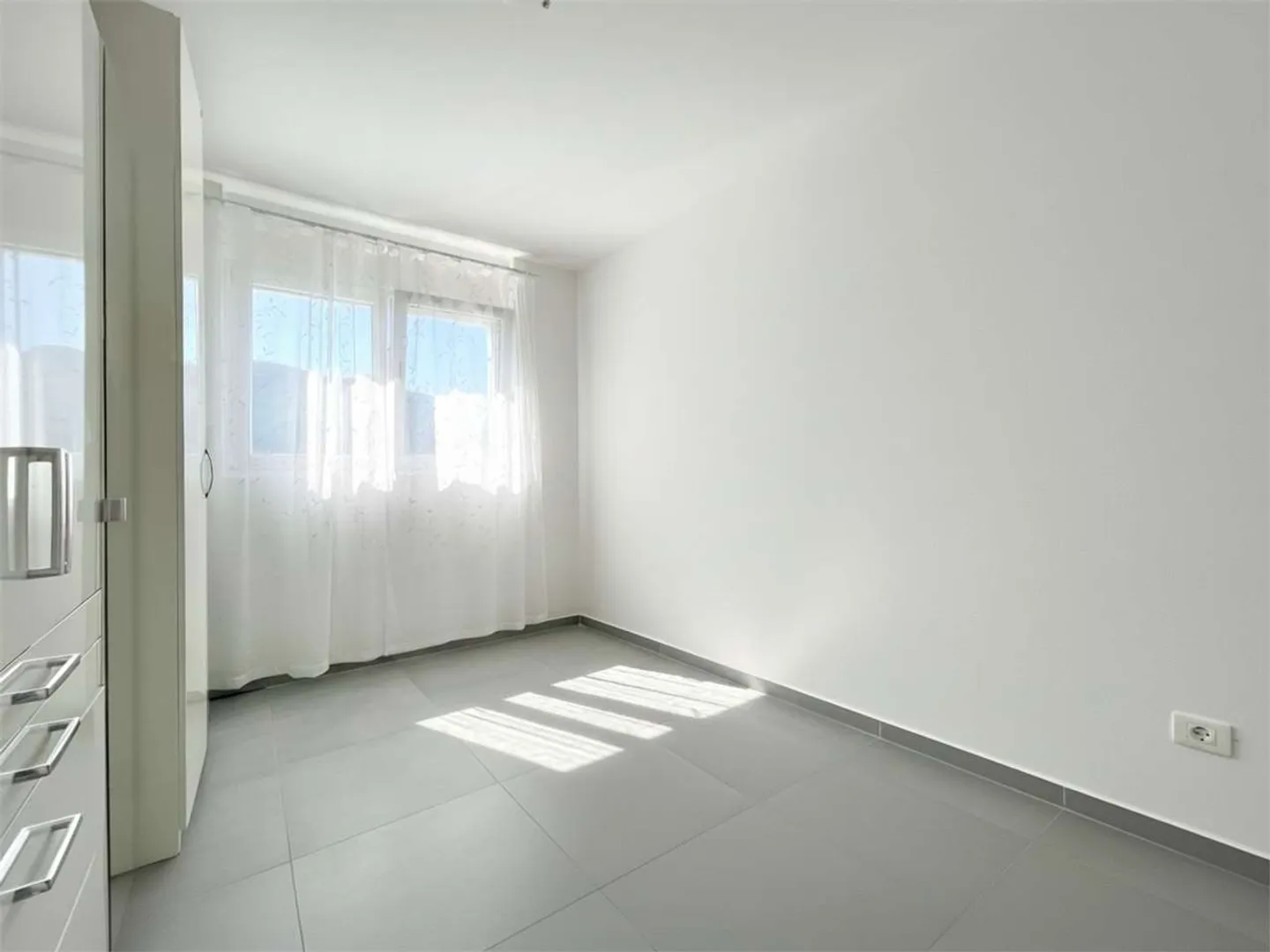 Modern 4.5-Room Apartment in Rivera - Photo 6 of 8