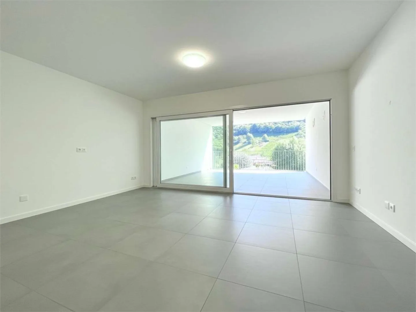 Modern 4.5-Room Apartment in Rivera - Photo 1 of 8