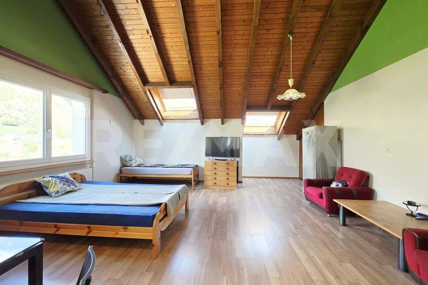 Spazioso studio con balcone e vista panoramica - Foto 2 di 13