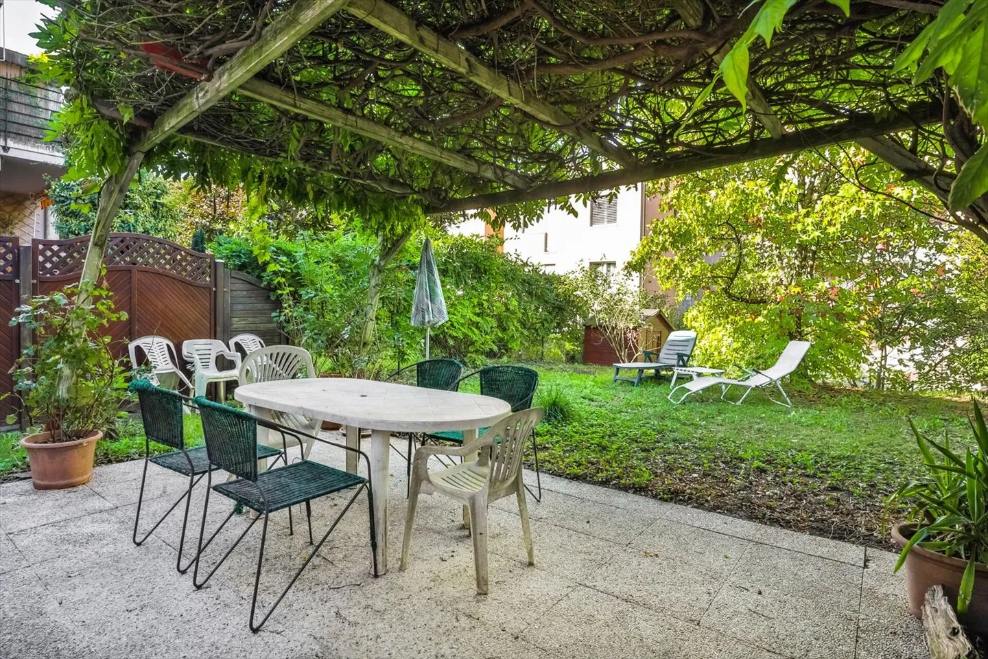 In vendita - Appartamento 5 locali su 2 livelli con giardino a Thônex - Foto 1 di 11