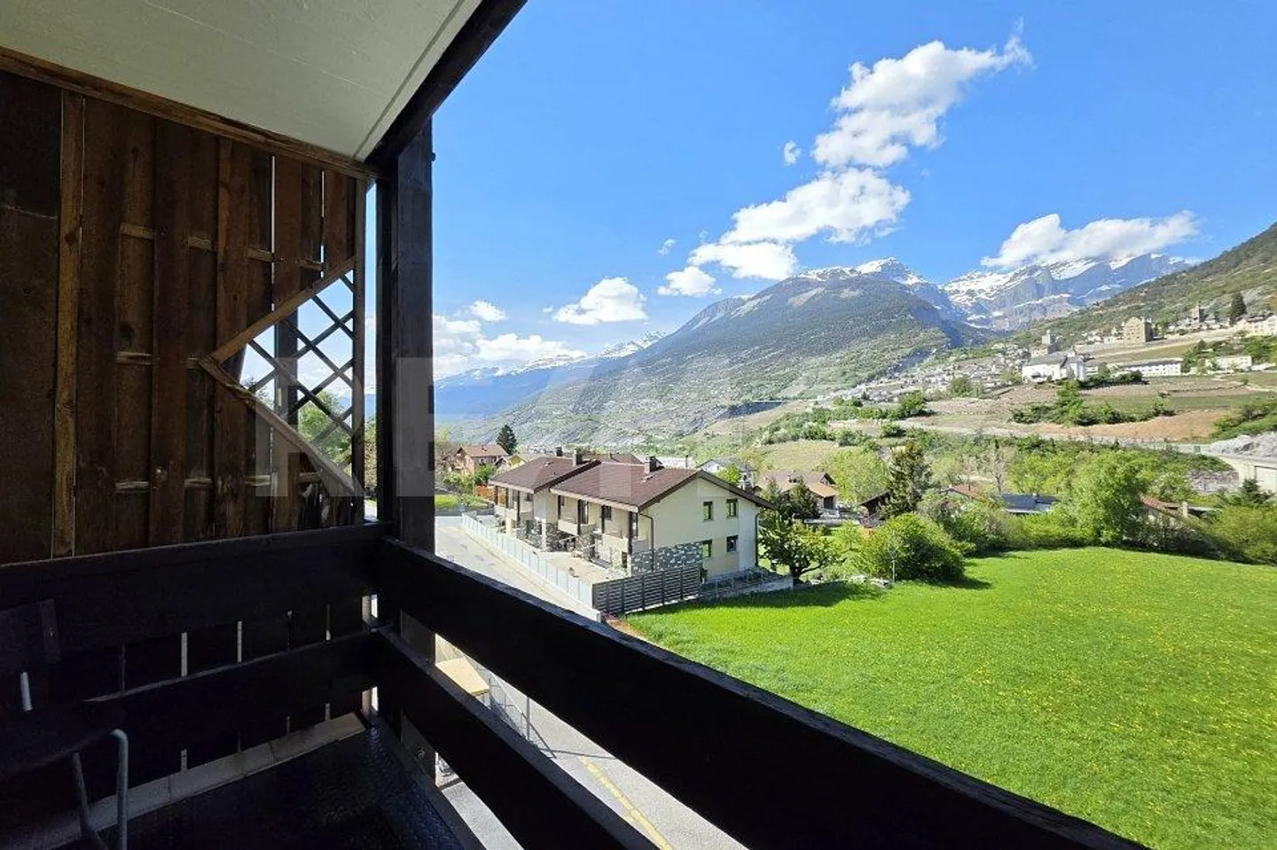 Spazioso studio con balcone e vista panoramica - Foto 10 di 13