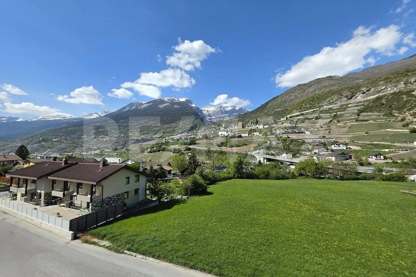 Spazioso studio con balcone e vista panoramica - Foto 12 di 13