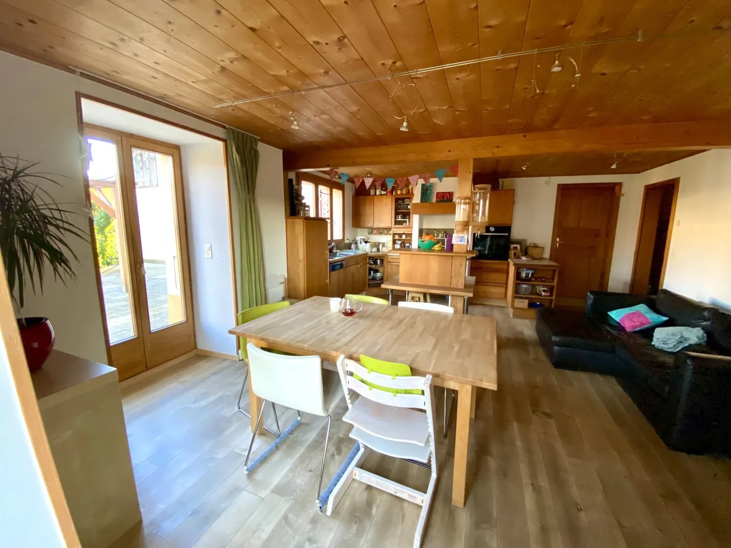 Casa spaziosa con giardino, garage, fienile - Foto 18 di 47