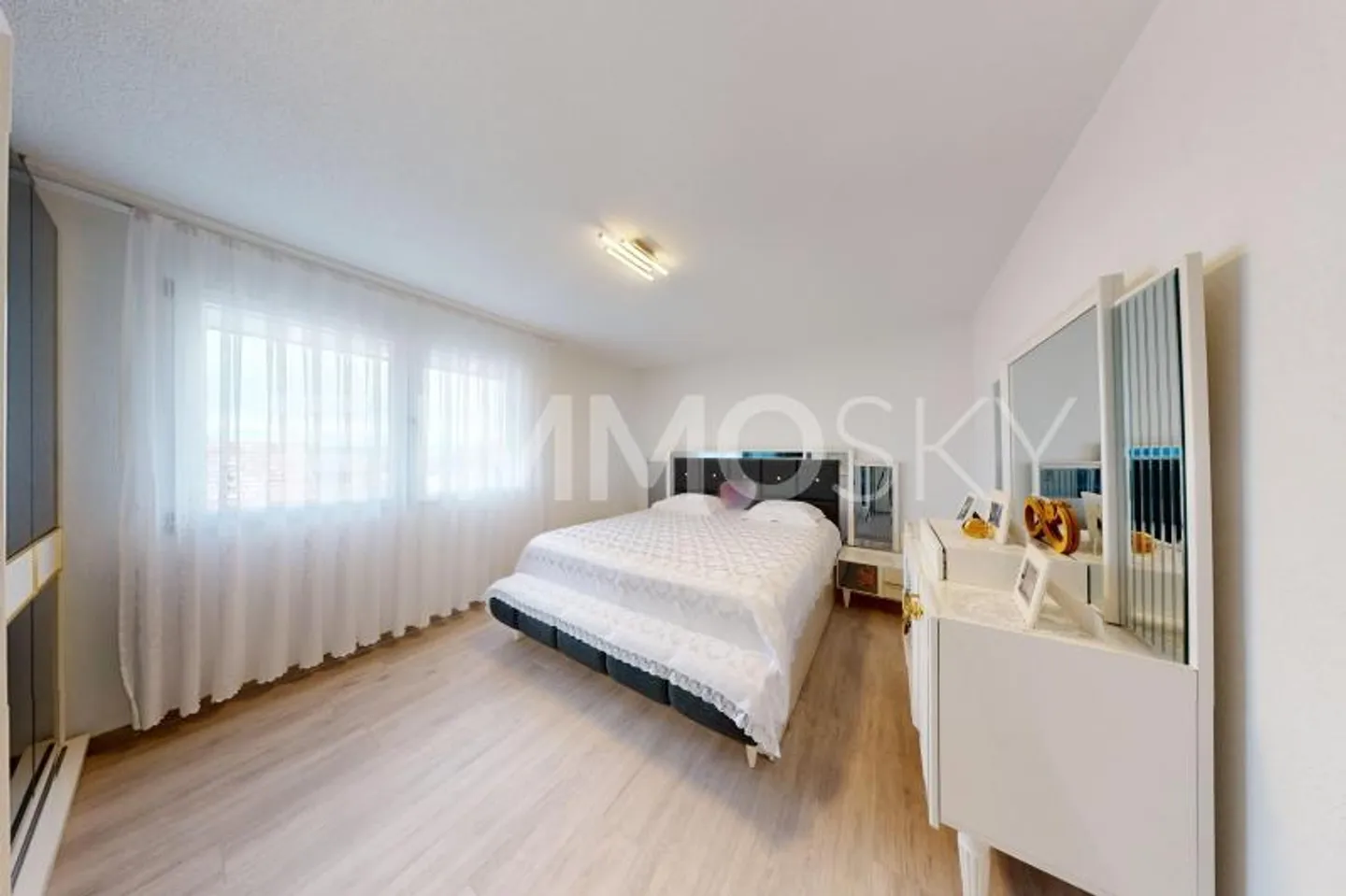 Modern villa with rare volumes! - Photo 4 of 7