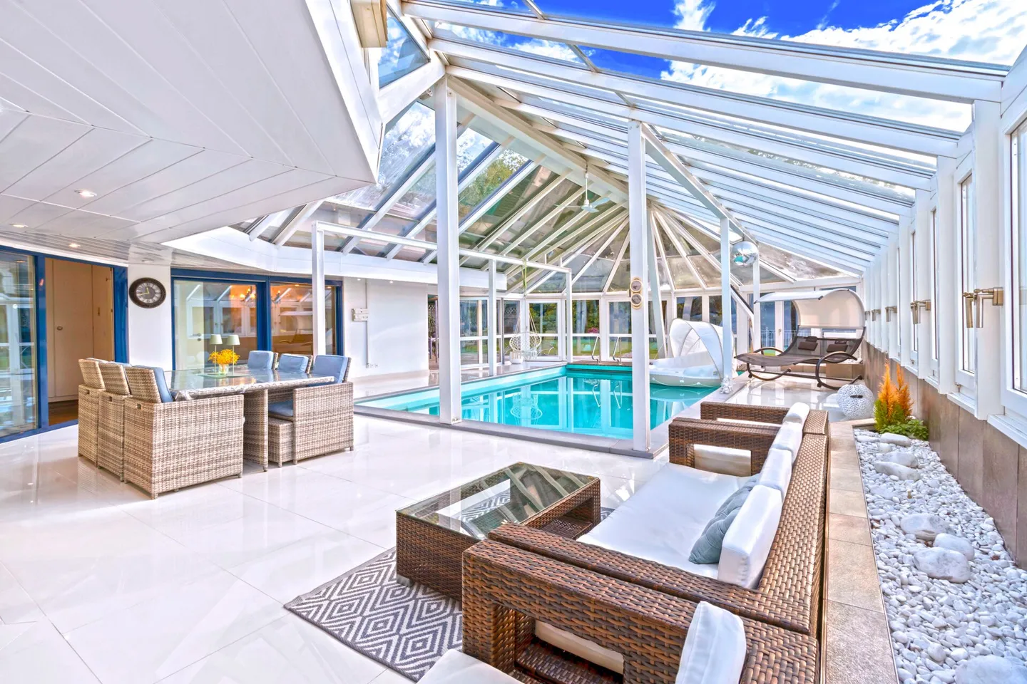 Extravagantes Designerhaus - Wohnstil trifft auf Villenflair - Foto 1 von 11