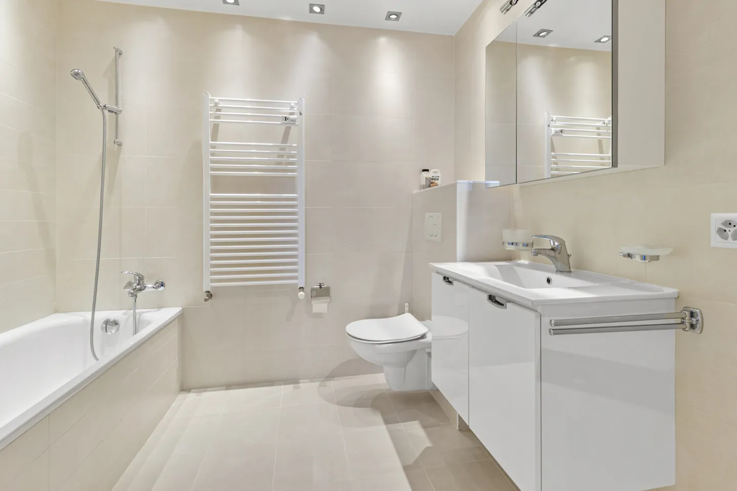 4,5-Zimmer-Wohnung mit Balkon und Panoramablick auf den See - Foto 11 von 11