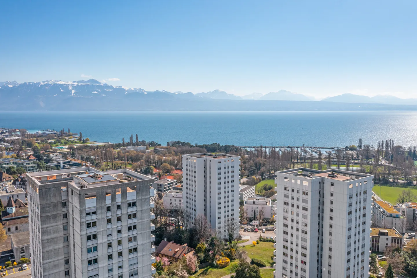 4,5-Zimmer-Wohnung mit Balkon und Panoramablick auf den See - Foto 1 von 11
