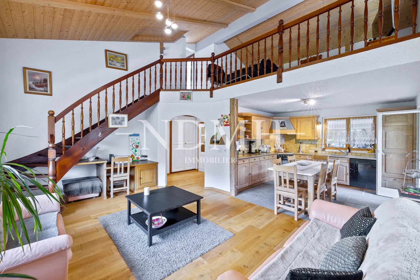 Geräumige Villa mit großzügigen Volumen, mit Garage und Werkstatt von 137 m² - Foto 1 von 17