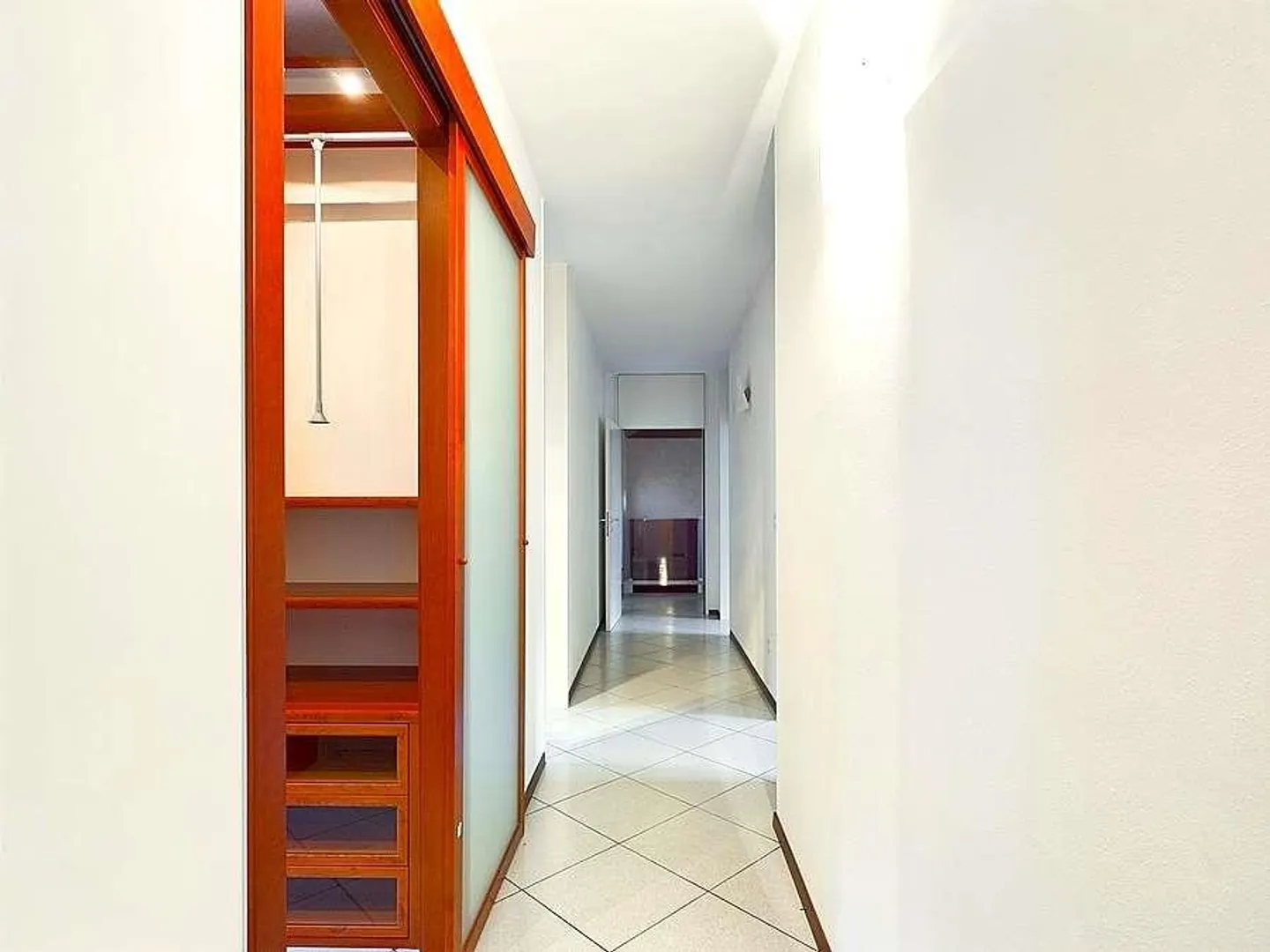 Biasca - Villa mit 7,5 Zimmern und großen Räumen - Foto 11 von 13
