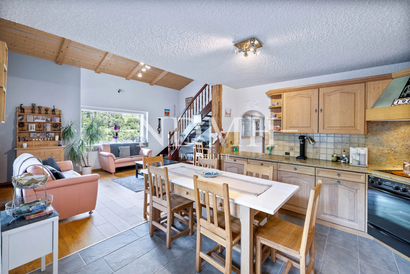 Geräumige Villa mit großzügigen Volumen, mit Garage und Werkstatt von 137 m² - Foto 3 von 17