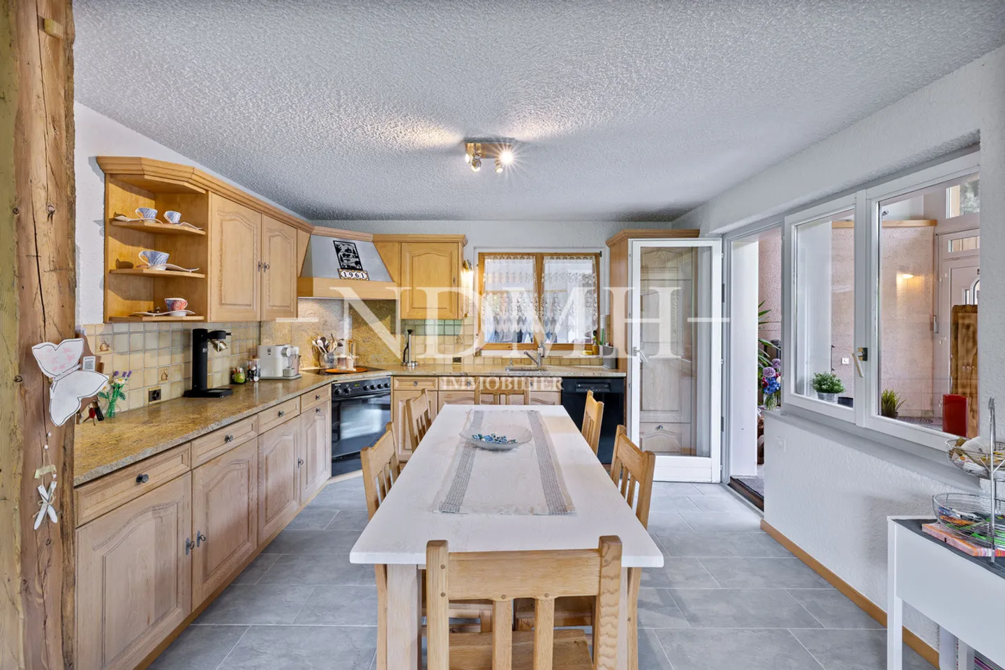 Geräumige Villa mit großzügigen Volumen, mit Garage und Werkstatt von 137 m² - Foto 4 von 17
