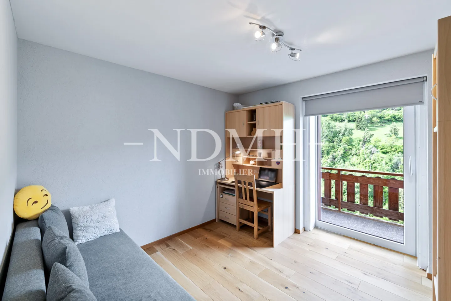 Geräumige Villa mit großzügigen Volumen, mit Garage und Werkstatt von 137 m² - Foto 7 von 17