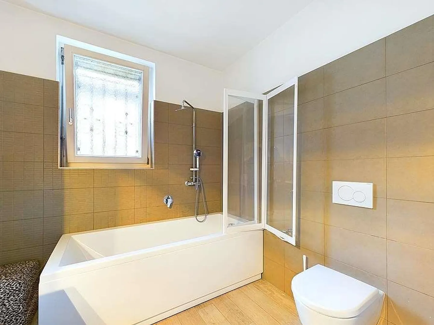 Biasca - Villa mit 7,5 Zimmern und großen Räumen - Foto 5 von 13