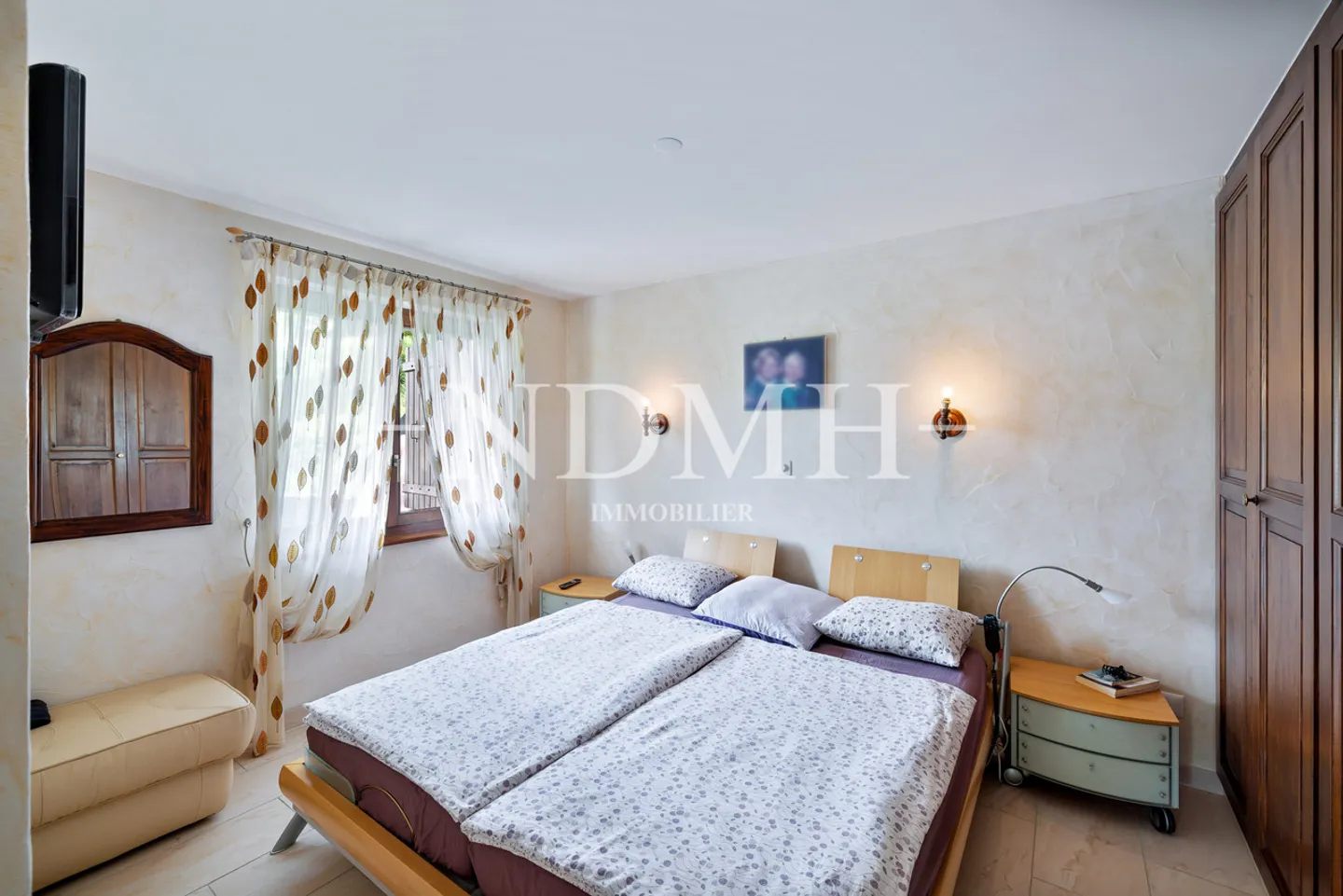 Geräumige Villa mit großzügigen Volumen, mit Garage und Werkstatt von 137 m² - Foto 8 von 17