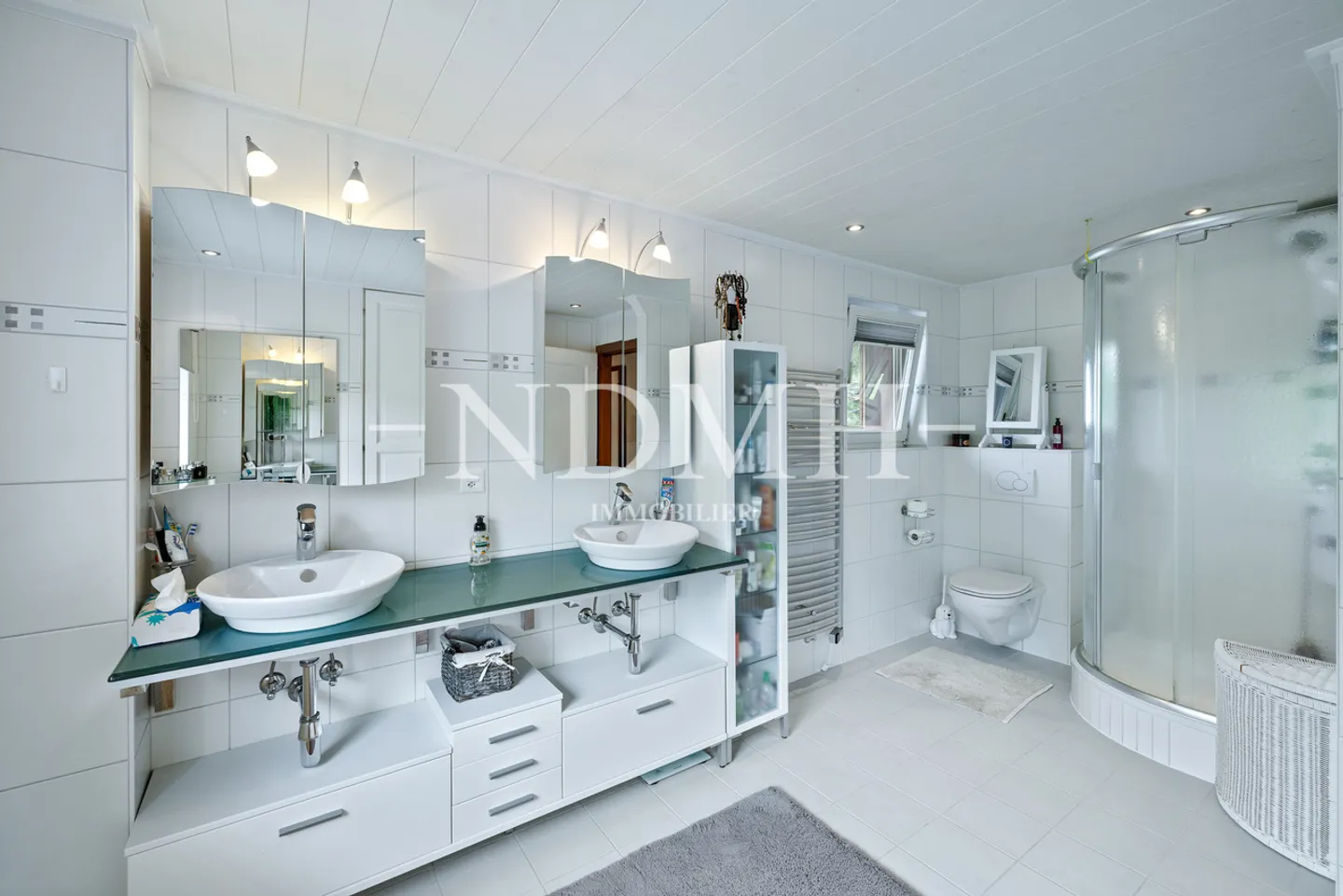 Geräumige Villa mit großzügigen Volumen, mit Garage und Werkstatt von 137 m² - Foto 9 von 17