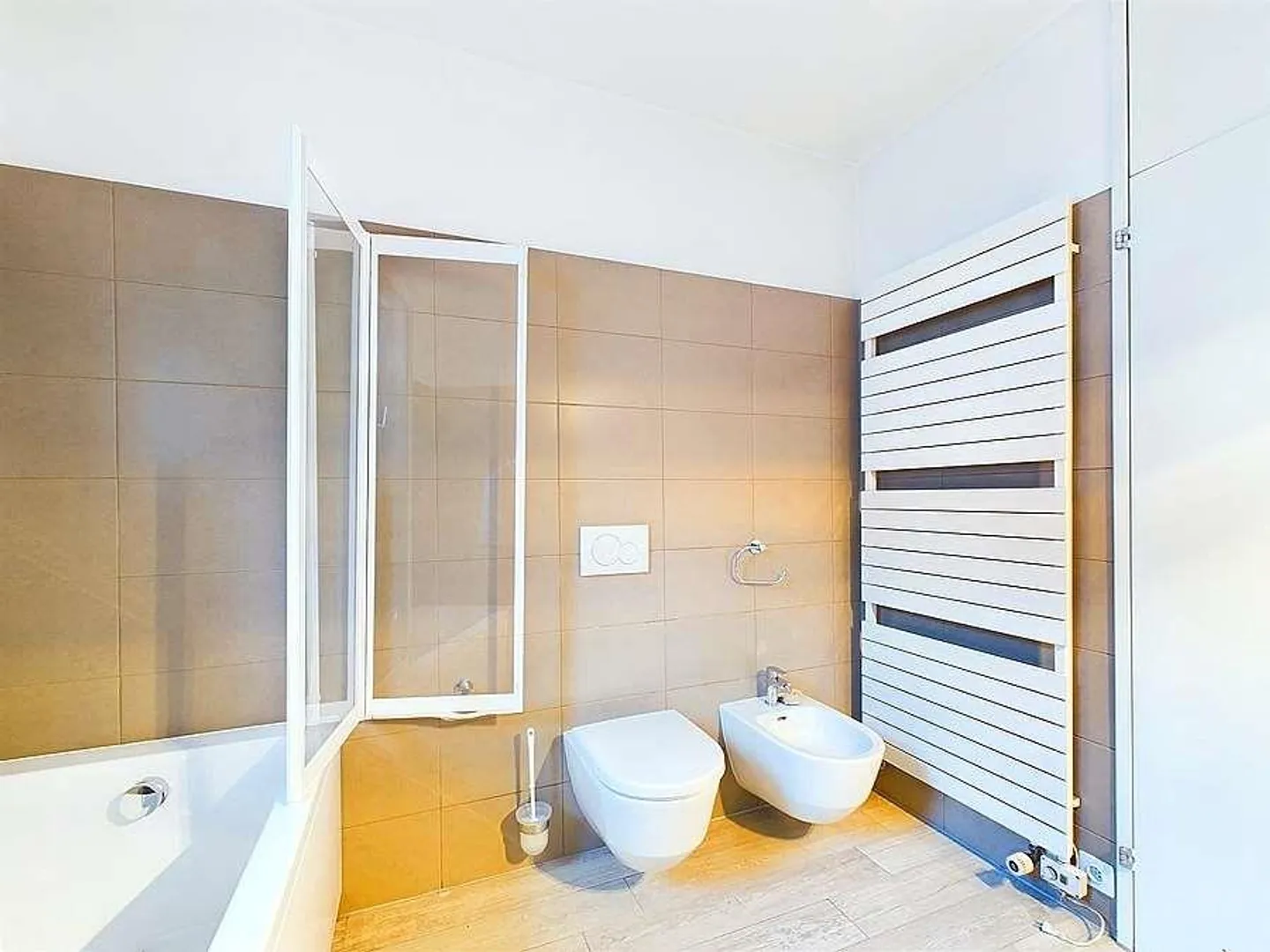 Biasca - Villa mit 7,5 Zimmern und großen Räumen - Foto 7 von 13