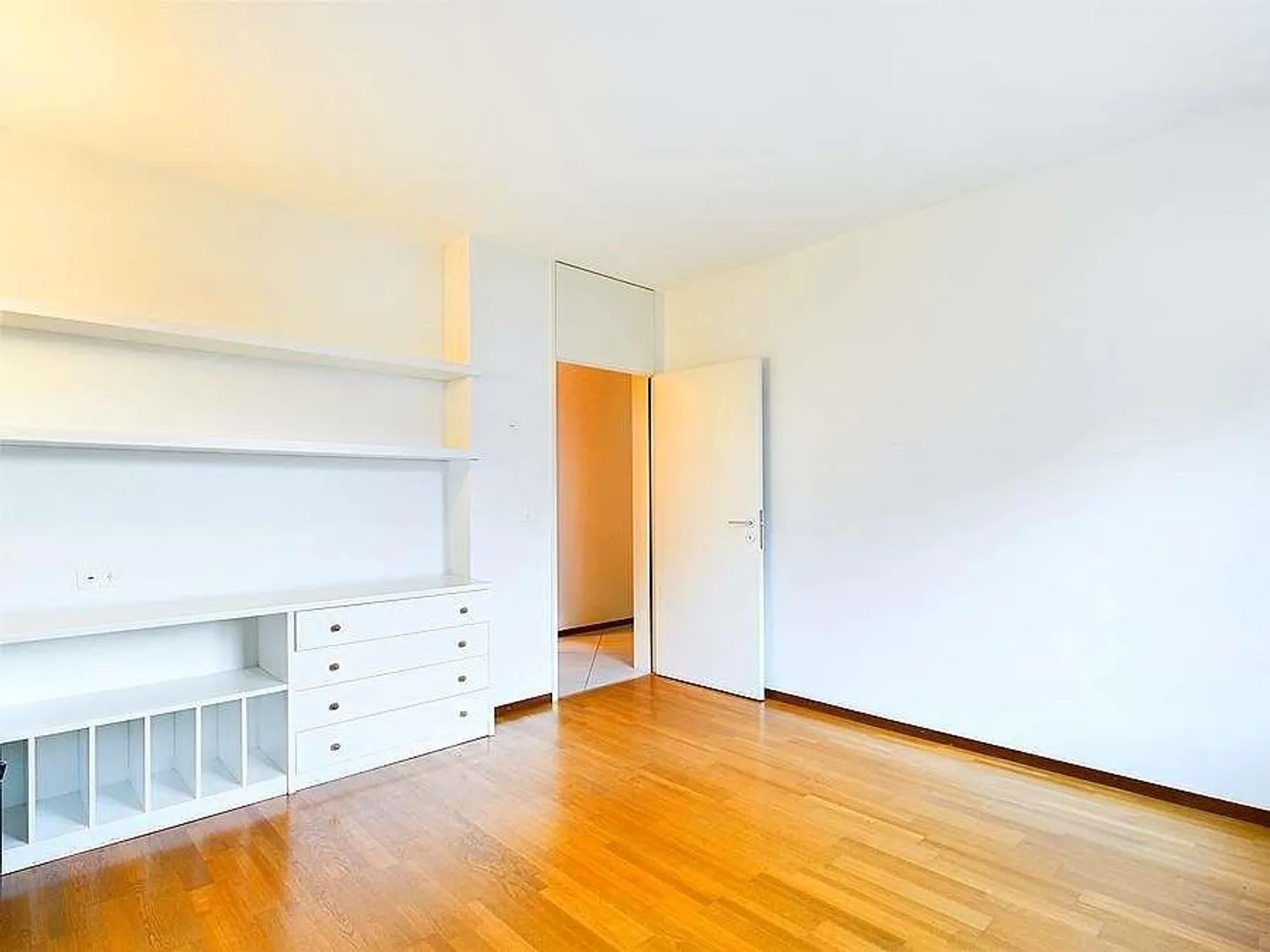 Biasca - Villa mit 7,5 Zimmern und großen Räumen - Foto 10 von 13
