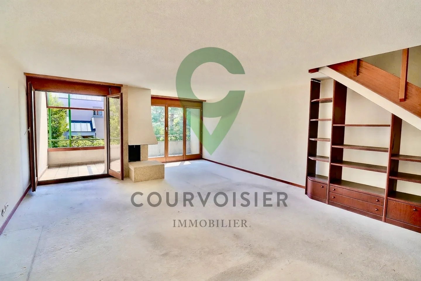 Spacious triplex of 5.5 rooms nestled in a green setting - Photo 1 of 10