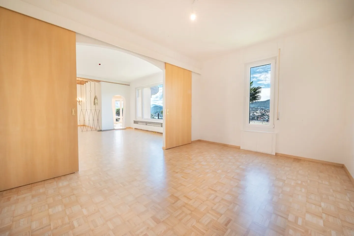 Casa soleggiata con vista lago e grande potenziale - Foto 4 di 6