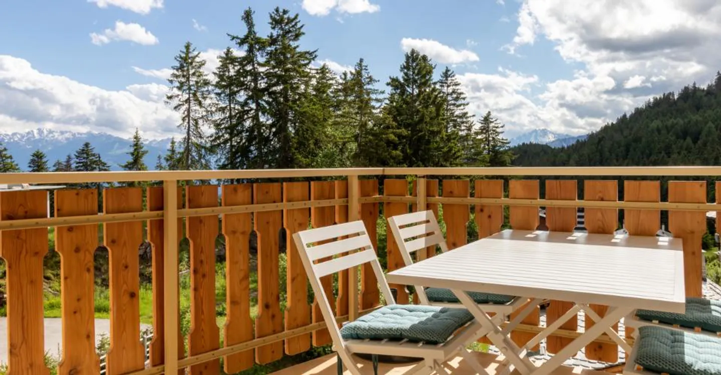 FOR RENT FURNISHED STUDIO IN CRANS-MONTANA - Photo 1 of 5