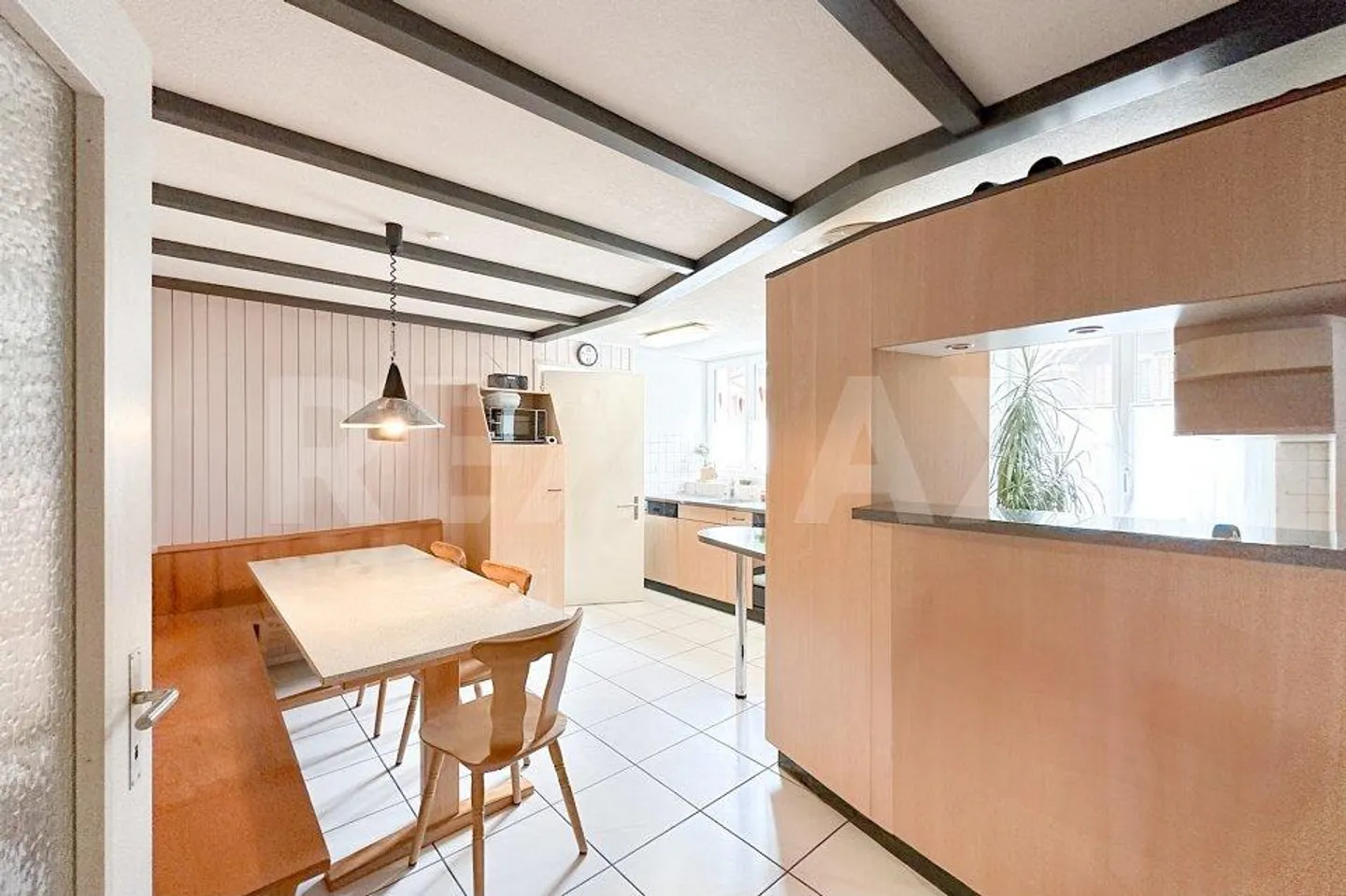 Attractive residential and commercial property in a central location - Photo 7 of 13